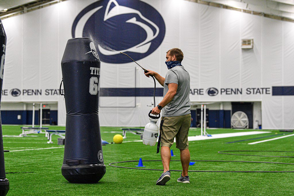 kat_gresham's tweet photo. I see you!! 💪🏽💪🏽 @_thegroovyone Great job to the @PennStateFball staff keeping the fellas safe and the facility clean!
#stackchips https://t.co/OlEXEBCyOj