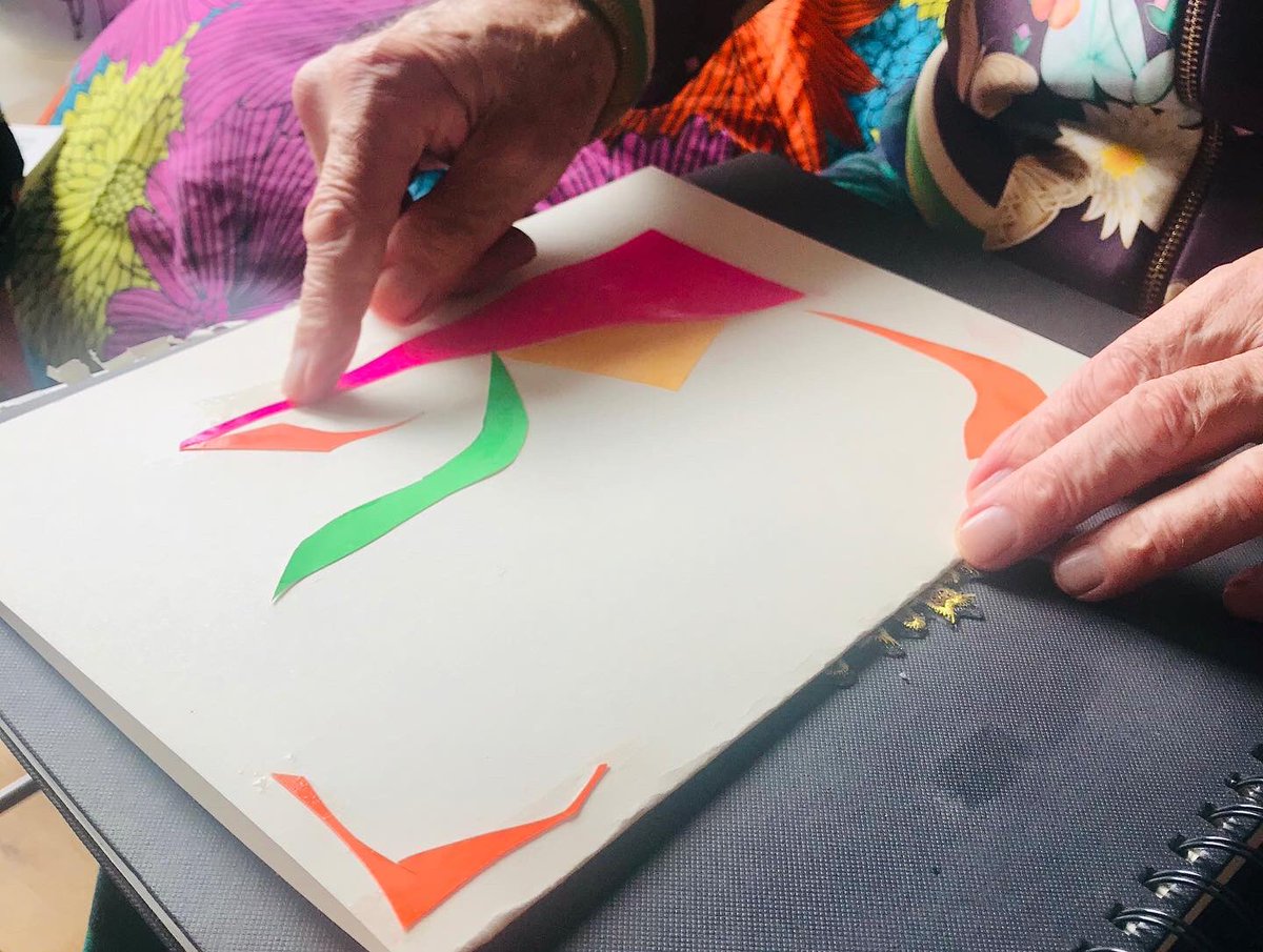 WickertRachel's tweet photo. We finally put some time aside to reply to our little friend from the Museum of London Music & Memories Programme. You should get it soon @MarinaSpiteri2 ! 🙏🏼 🍎🐎🌳🐌🐌🐌🌳
#intergenerational #snailmail #smallfriends #dementiacare #creativityasdailymedicine https://t.co/SbDTHRIxy4