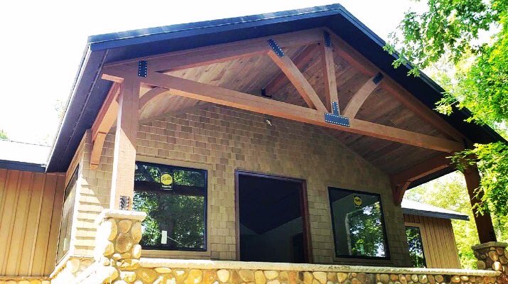 Jain_Building's tweet photo. These NuCedar Shingles and Vertical Siding blend in well with this beautiful Kentucky Scenery
Siding: 18” Shingles & Board & Batten
Color: Cedar
GC: Trice Dunn
#siding #nucedar #exteriordesign #homeexterior #cedarhouse #logcabin #shingles #boardandbatten #itsnotcedaritsnucedar https://t.co/9Q86WdZce9