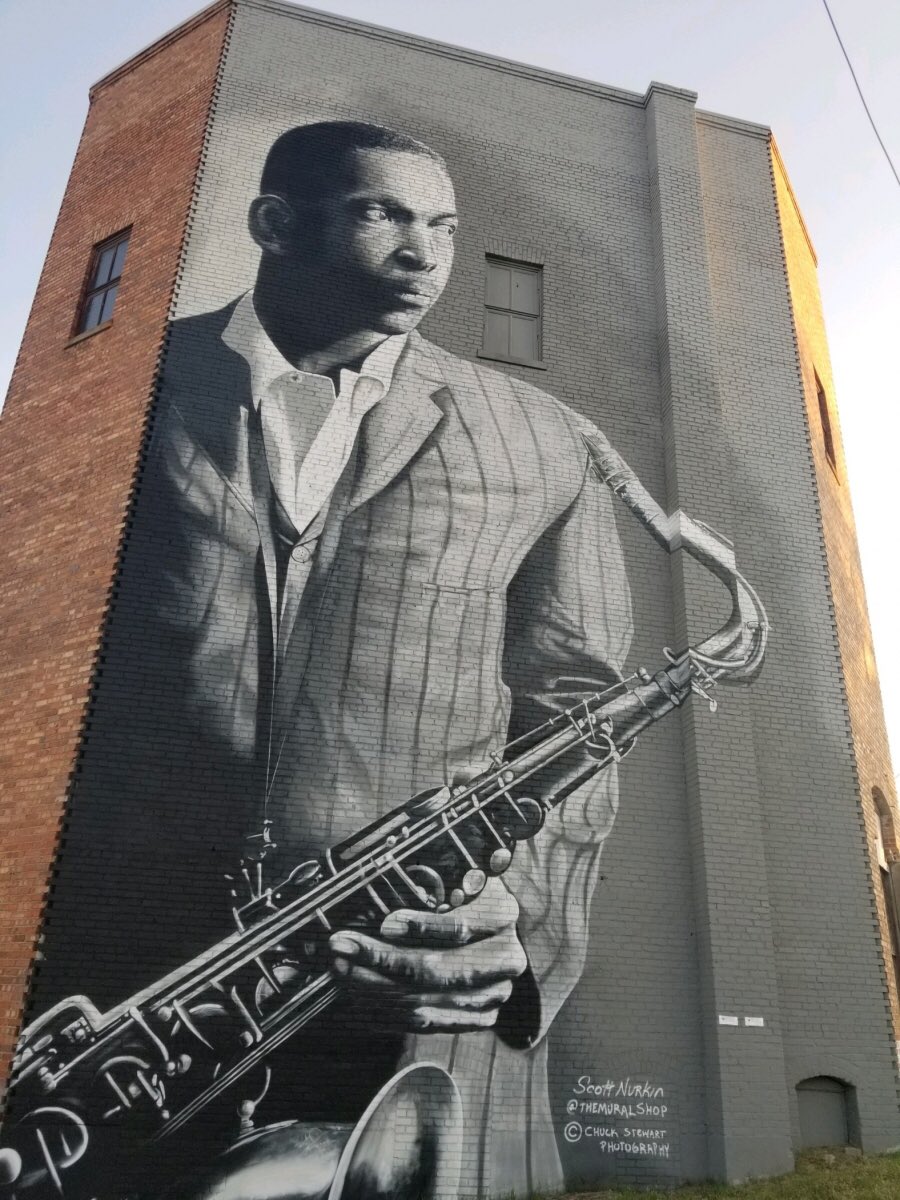 A huge mural of John Coltrane now looks over the city of Hamlet, North Carolina—where the saxophonist was born in 1926.  richmondobserver.com/national-news/…