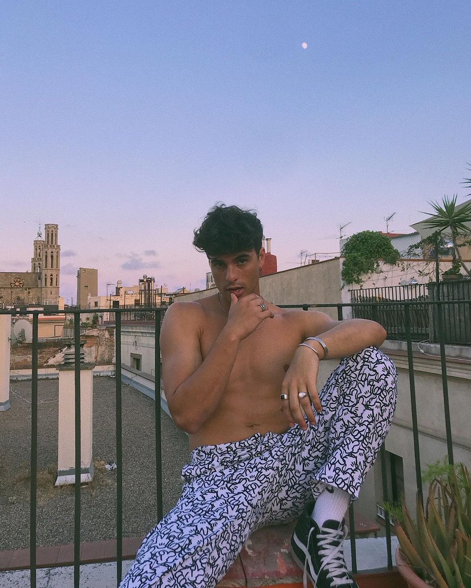 ivorthwrrior's tweet photo. chillin'. https://t.co/ZHBg0CvVnw