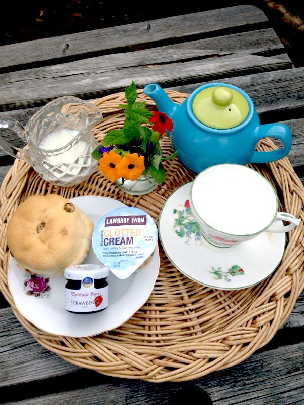 langage_farm's tweet photo. A perfect, late afternoon treat!
A REAL Devonshire Cream Tea in the garden!
Did you know the cream tea was first created in Tavistock in Devon?
#DevonBorn #DevonBred #LOVELangage https://t.co/iflOUwn09X