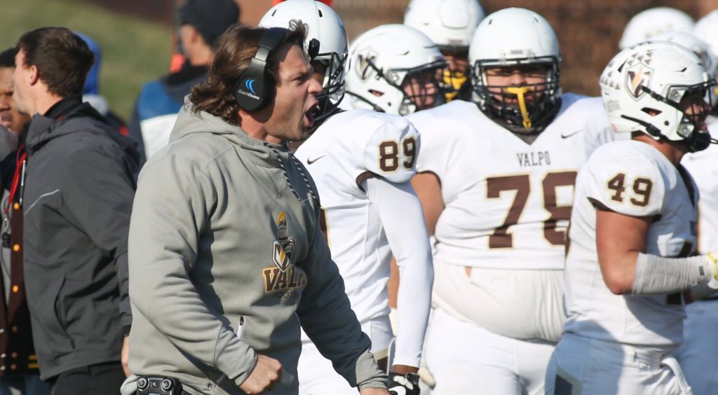 hunterlake75's tweet photo. I am blessed and honored to receive a D1 scholarship offer from @valpoufootball to continue my athletic and academic career. #21NGTHEBELL @CoachLFox #stmfootball @CoachManson16 @Coach_Ander5on @Coach_Wayne55 @nexgenscouting @ESAofCT https://t.co/BWIOj3MBe2