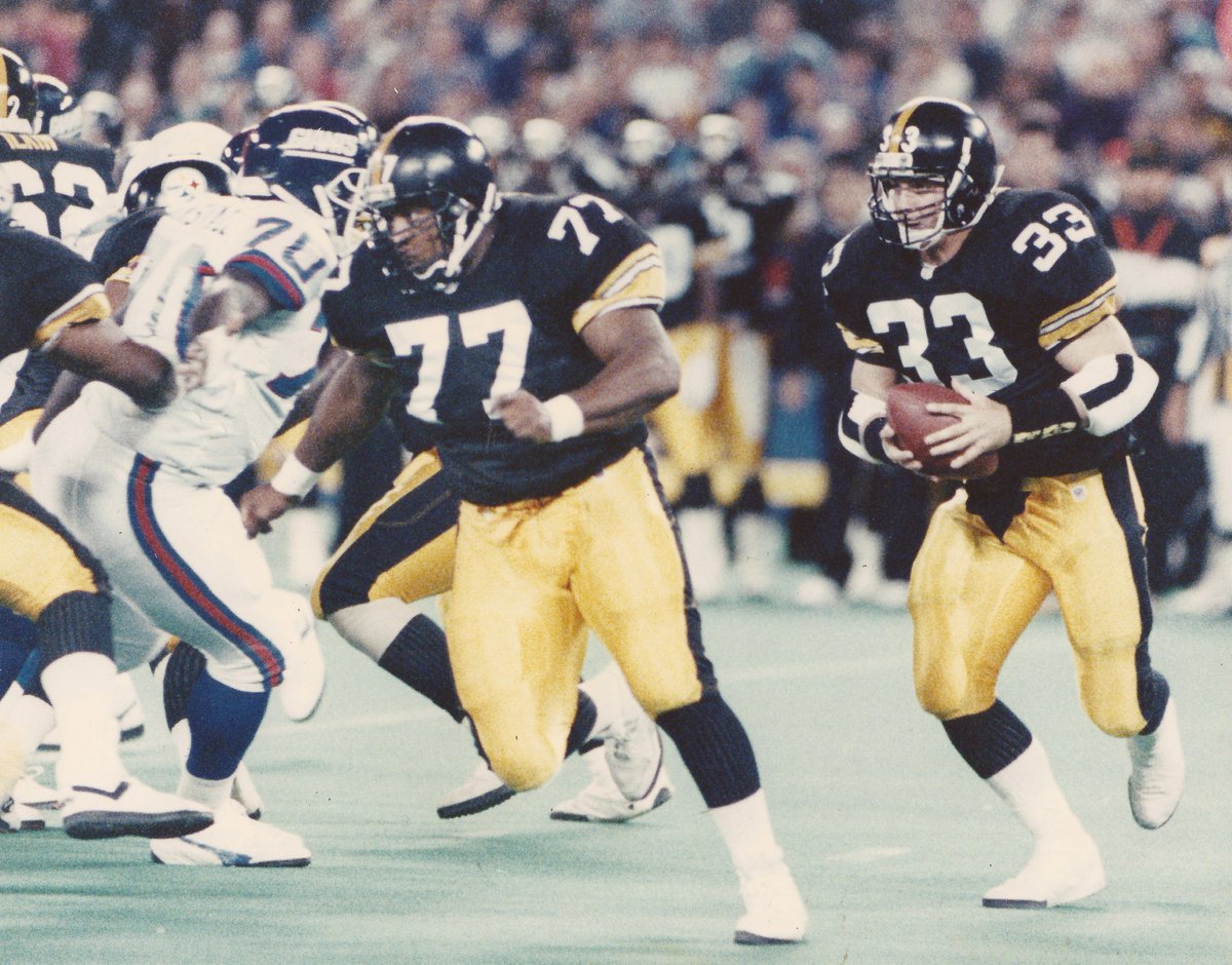 masty81's tweet photo. Johnstown lost a true sports legend today with the death of Carlton Haselrig at age 54. State champion wrestler at Greater Johnstown HS. 6-time NCAA champion wrestler at Pitt-Johnstown. Pittsburgh Steelers Pro Bowl lineman. MMA standout. https://t.co/dFMgxBwrQt