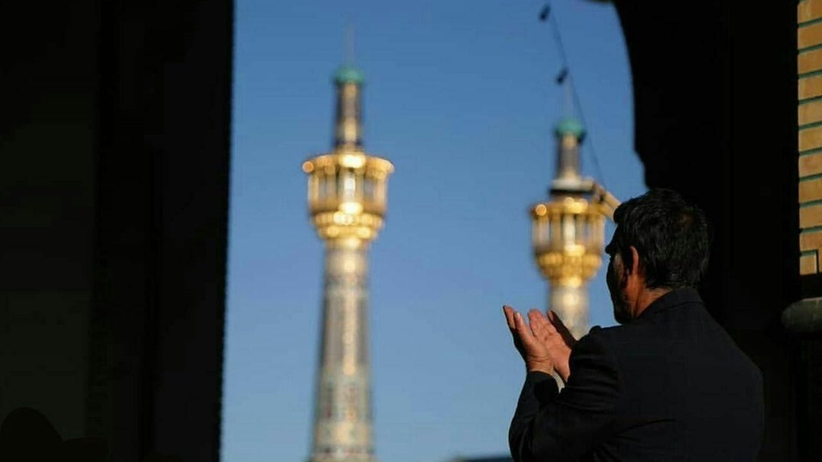 İmam Rıza (a.s) Buyuruyor:

“Kimde şu beş sıfat olmazsa, dünya ve ahiret işlerinden hiçbiri için hayır bekleme: Asaletinde güvenirlik, tabiatında kerem, ahlakında sebat, nefsinde şeref ve kalbinde Allah korkusu.”