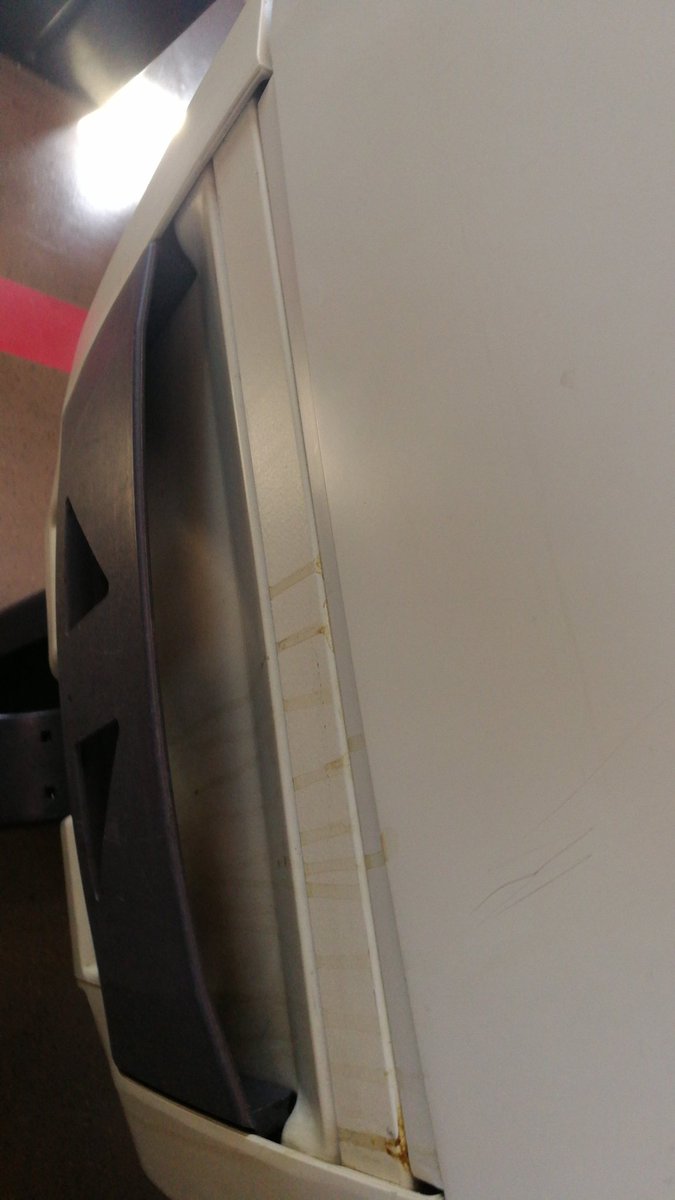 Salita a Napoli su frecciarossa 9556, treno che nasce a Napoli, quindi dovrebbe partire pulito e sanificato. "È stato sanificato ma non pulito" Mi ha spiegato il bigliettaio, che non mi fa parlare con il capotreno "perché è uguale". Ora puliranno i cestini #Covid_19 <a href="/fsitaliane/">Ferrovie dello Stato Italiane</a>