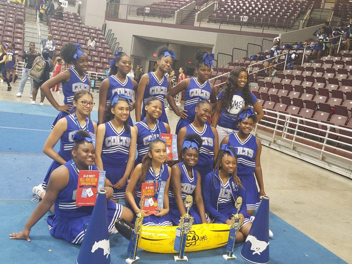 RR_Sweet's tweet photo. Today I’m rocking my AMS Cheer shirt because I miss coaching and my kids!!! #repthecolts #amscheer #AMSBingo #Task14 #aldinecolts @AldineMS_AISD https://t.co/FoMtxIpheO