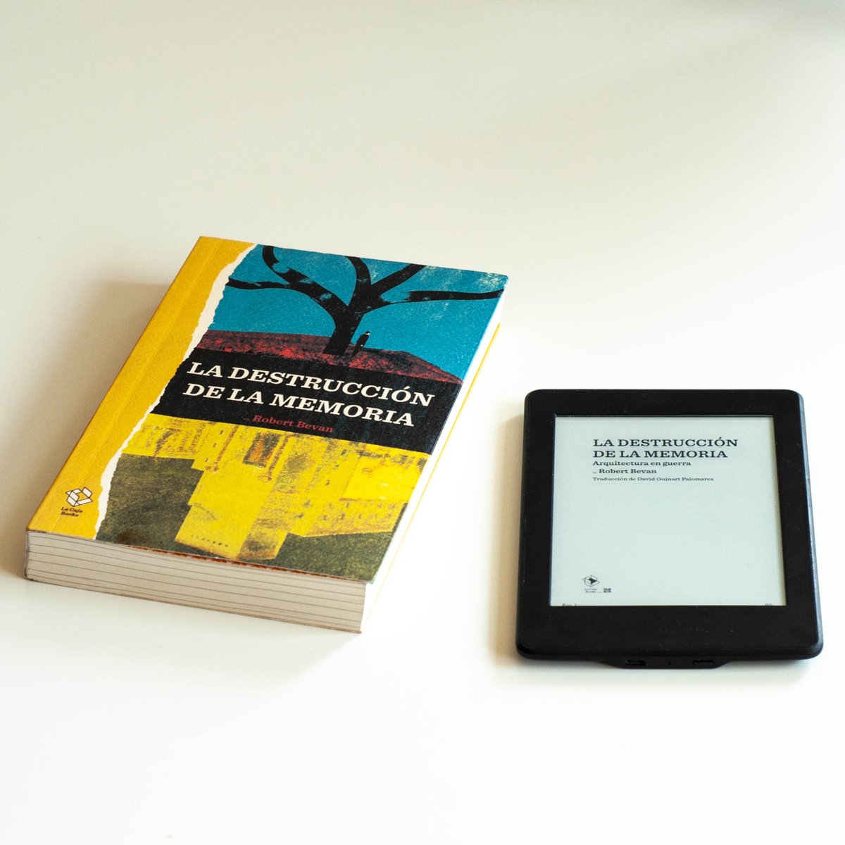 LaCajaBooks's tweet photo. #LaDestrucciónDeLaMemoria nos guía por conflictos bélicos y sus consiguientes destrozos en la arquitectura, descifrando el poder simbólico de monumentos emblemáticos de distintas civilizaciones.
Lo que nos fascina es la combinación entre erudición y testimonios de #RobertBevan 🤩 https://t.co/GzviFyTK9S