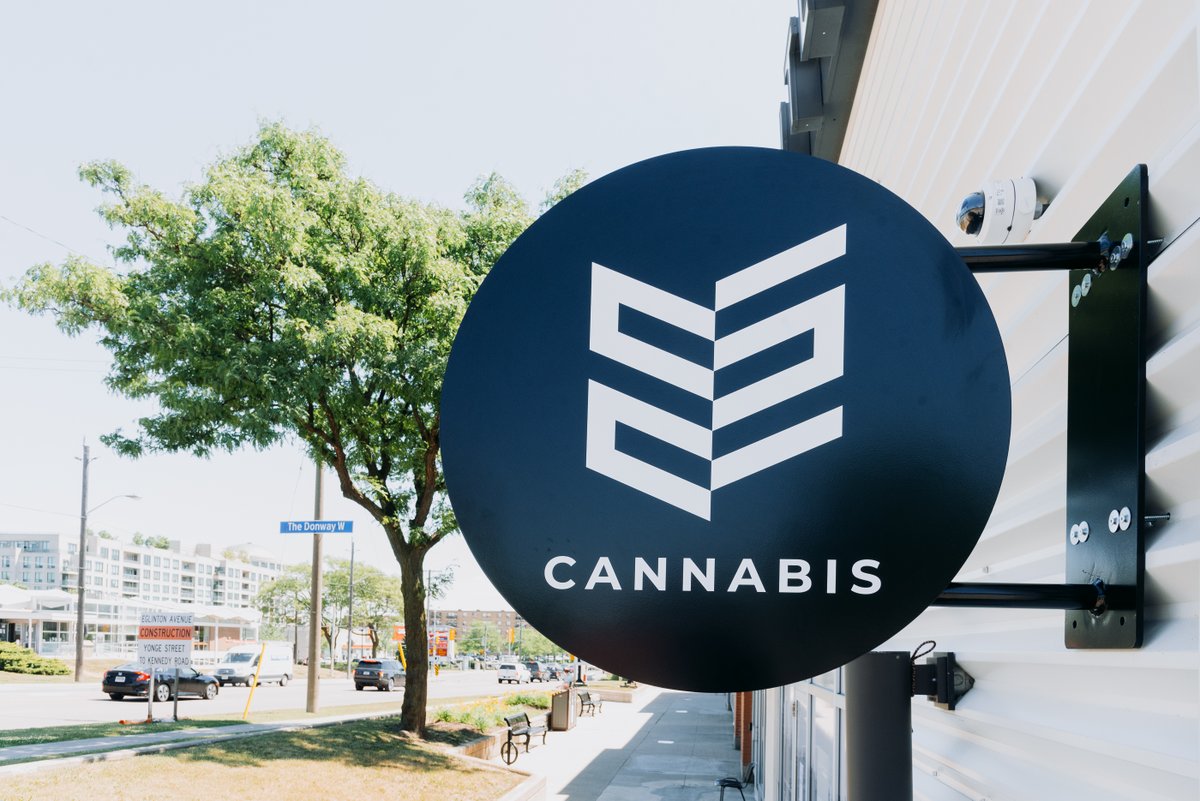 AlisaKuzmina's tweet photo. @SpiritleafCA f is now open in #DonMill, a mixed-use neighbourhood in the North York district of #Toronto, #Ontario, Canada. It was developed to be a self-supporting "new town" and was at the time located outside Toronto proper.
#spiritleafcannabis #spiritleafCAN #cannabisretail https://t.co/w1QuWiwrR3