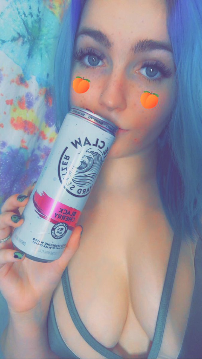 bebe_autumn's tweet photo. ain’t no laws when drinking claws? Right? https://t.co/Lvu5BZOsGV