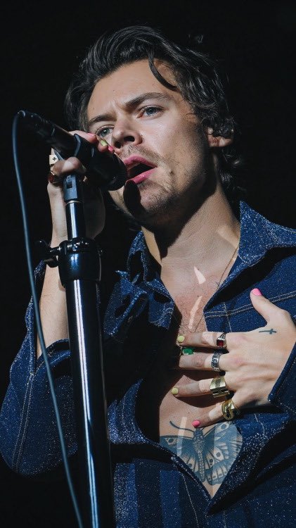 hstylespics's tweet photo. Harry Styles                 Harry Styles
   2010                                  2019 https://t.co/uHh9dsPMI2