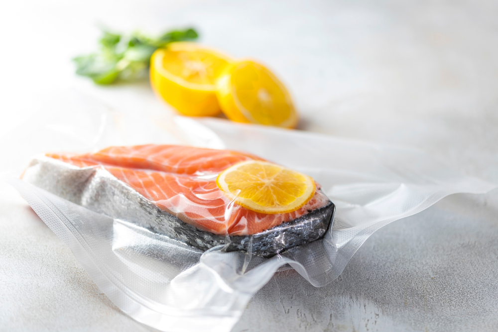 VersatilePackag's tweet photo. Our Table Top vacuum packers can seal many different food products of all shapes &amp; dimensions ensuring an easy &amp; secure vacuum packaging process.
#extendshelflife #flavour #vitamins #marinate
#nofreezerburn #nodehydration #nocrosscontamination
#haccp #foodsafety #sousvide https://t.co/zmQseZjdgN