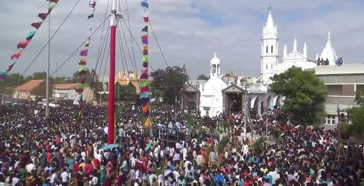 நெல்லையப்பர் கோவில் தேரோட்டம்,பனிமய மாதா கோவில் திருவிழா, திருச்செந்தூர் சூரசம்ஹாரம், ஆடித்தபசு,குற்றால அருவின்னு ஒன்றாக கொண்டாறதுக்கு நிறைய விஷயங்கள் இவங்களுக்கிடையே இருக்கு."யேலே, வால, போல,இரிலேஎன்னல" ன்னு இங்க பேசுற வட்டார தமிழ் கேட்கவே ரொம்ப அழகாக இருக்கும்.!