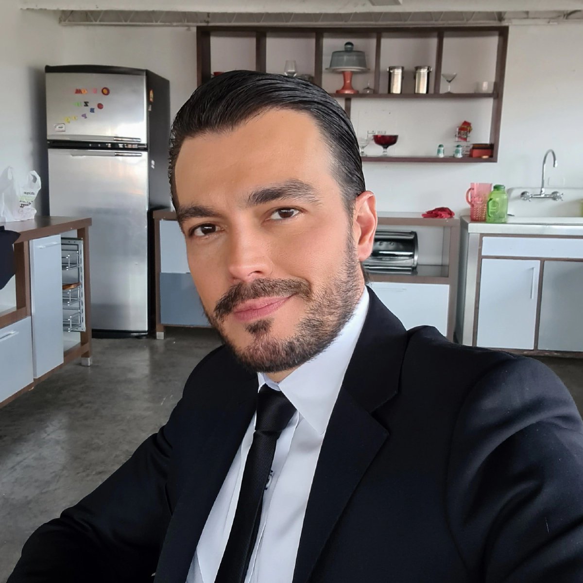 Lucianoda's tweet photo. Feliz ombligo de semana!! https://t.co/r6K4WLdYUG