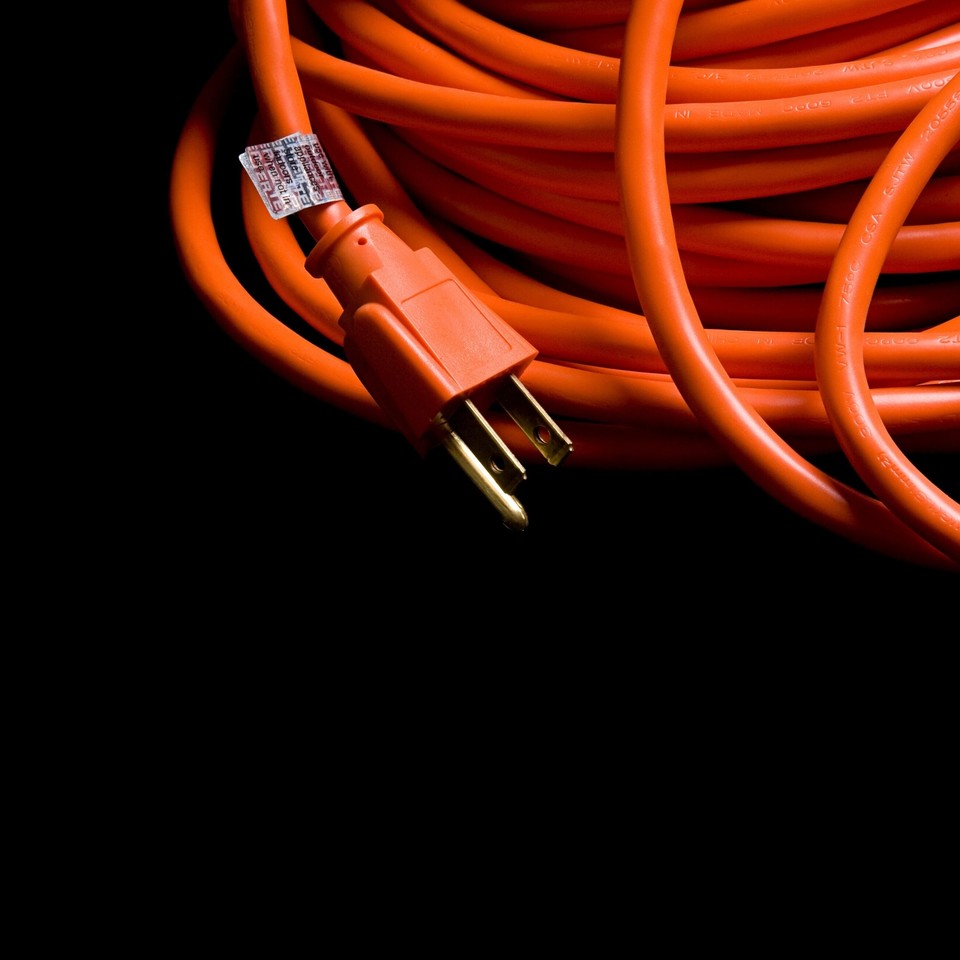 CallCenterfield's tweet photo. Electrician advice of the day: NEVER daisy chain extension cords. That's an easy way to trip your breaker or even cause fires! #extensioncords #safety #electrical #denverelectrician #denverbiz #denverbusiness #electricalcords #homesafety https://t.co/xnuOGPtrEK