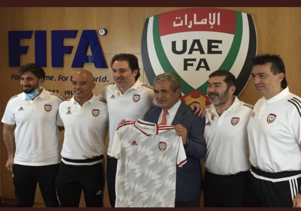 JaimeAminH's tweet photo. Desde la Embajada de Colombia en Emiratos Arabes Unidos le deseamos al profesor @JorgeLPintoA , recibido acá con gran alegría por autoridades y aficionados, el mayor de los éxitos como entrenador local de la Selección Nacional de Futbol con miras a la cita mundialista . 🇨🇴🇦🇪 https://t.co/RDwmH8jWiR