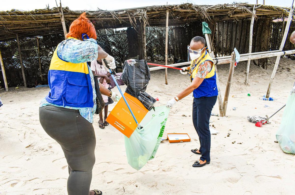 BonniebioNg's tweet photo. Our marine ecosystem &amp; beautiful coastlines are threatened by plastic. We applaud the human intervention led by the @ncfnigeria and @IkoyiRotary at Alpha Beach, Lagos recently. We at #BonnieBioNG had to ensure our support by providing our #compostable, #biodegradable waste bags. https://t.co/Ka9kRC3TP7