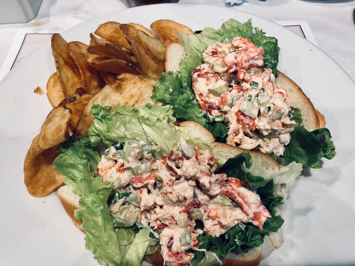 sav_riverhouse's tweet photo. Good Food, Good Mood
Come Treat yourself to one of our Lobster &amp; Shrimp rolls for lunch!
•
•
#Lobster #shrimp #lunch #wednesday #sav #seafood #riverhouse #riverstreet #supportlocal https://t.co/9CYwiUpnib