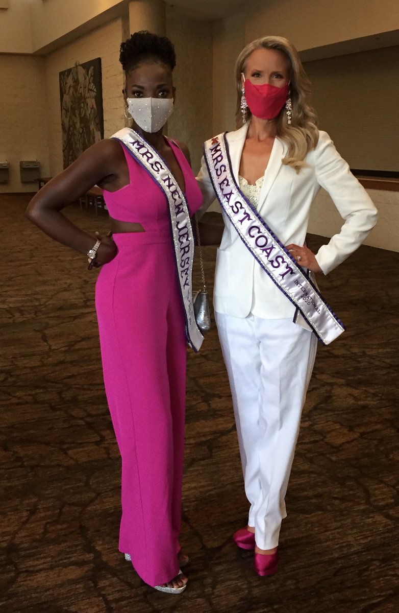 CoastMrs's tweet photo. Networking and creating friendships with women leaders from all over the world at the Wine and Wedges at the MeadowView Resort and Conference Center.
#MrsIntl2020 #IntlPageants
#MrsInternational
#FollowYourHeartEC https://t.co/Xmy519aapn