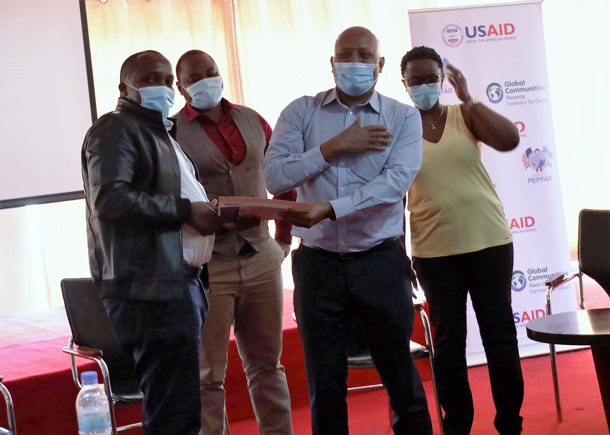 CaritasRwanda's tweet image. Graduation ceremony of LCSOs which implemented the USAID funded GIKURIRO and TWIYUBAKE programs 2015-2020. Caritas Rwanda among today’s graduates 

#CRS
#SNV
#Globalcommunities