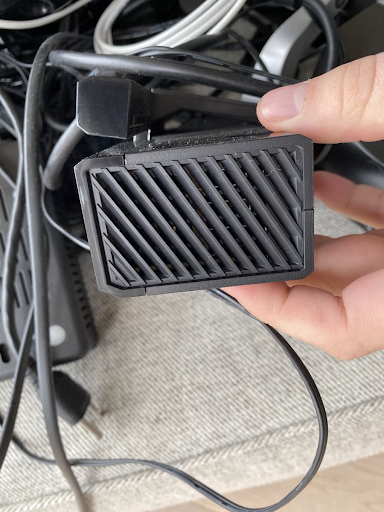 13/ A breakthrough While I was moving, I found my old Xbox Kinect. It was precisely what I was looking for! The ventilation looked futurist, while also hiding the internals unless you looked at it from exactly the right angle.