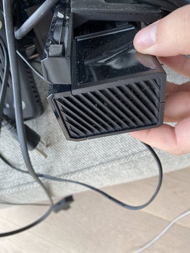 13/ A breakthrough While I was moving, I found my old Xbox Kinect. It was precisely what I was looking for! The ventilation looked futurist, while also hiding the internals unless you looked at it from exactly the right angle.