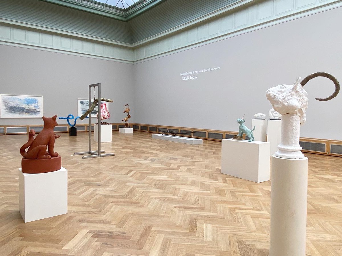 Pulchri's tweet photo. #NKvB Today (25/7-16/8) In deze #tentoonstelling toont de #Nederlandse Kring van #Beeldhouwers de diversiteit van de hedendaagse #beeldhouwkunst binnen hun vereniging. Diversiteit in stijlen, in technieken en materialen en hun onderlinge samenhang. https://t.co/rwyemGxaCc