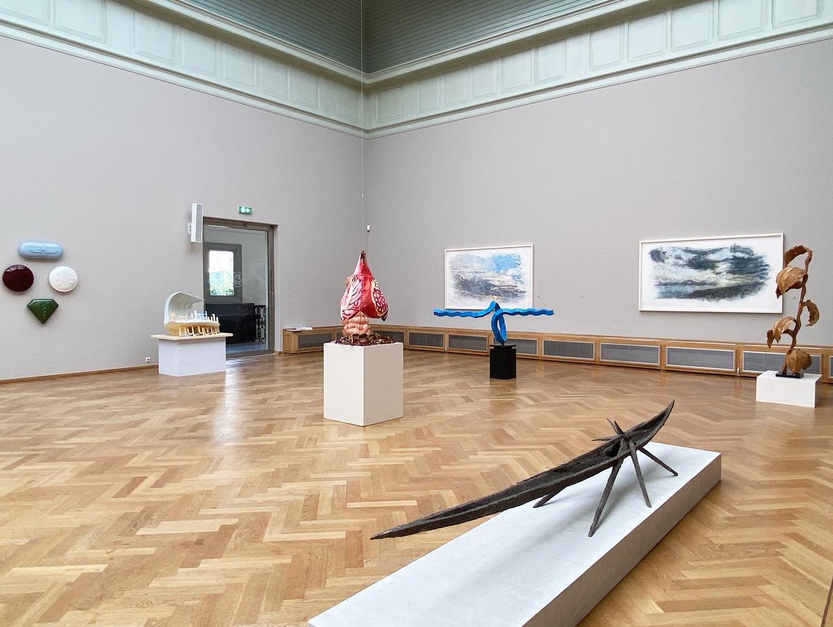 Pulchri's tweet photo. #NKvB Today (25/7-16/8) In deze #tentoonstelling toont de #Nederlandse Kring van #Beeldhouwers de diversiteit van de hedendaagse #beeldhouwkunst binnen hun vereniging. Diversiteit in stijlen, in technieken en materialen en hun onderlinge samenhang. https://t.co/rwyemGxaCc
