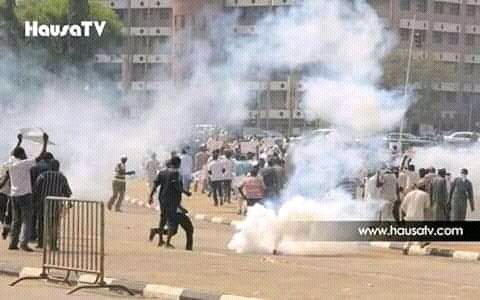 yabawiy's tweet photo. With respect to the attack against Free Zakzaky protesters on 22 July, 2019, the @PoliceNG open fire on innocent protesters at the Federal Secretariat and killed 6 people instantly and evacuated all the corpses to National Hospital in Abuja.
#MassacreInAbuja https://t.co/Jx2neoprCx