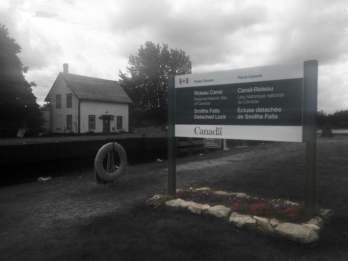 RideauCanalNHS's tweet photo. Check out this beautiful flower bed at ๐Lock 31 - Smiths Falls Detached Lock. #LockDecoration
Thank you to all for continuously #PhysicalDistancing during your visit. https://t.co/h428uj9yKA