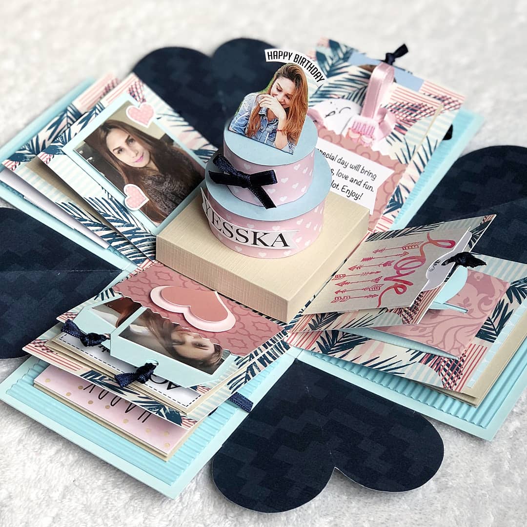 chatimeholic's tweet image. Exploding Box

Isi 20-30  foto
(3 layers + 1 layer love+ extra box+cake)
Bisa request motif apapun
❤️
Ask and order via
Wa : 089523768303 💓
Pembuatan 7 hari yaa
❤️
Price : 375k
.
Cr craftoholic
#explodingbox #infinitybox  #scrapbook #kadolucu #kadopacar #kadounik #customgift