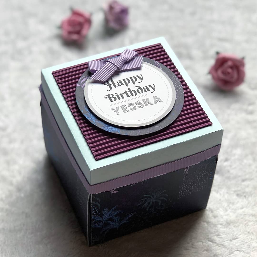 chatimeholic's tweet image. Exploding Box

Isi 20-30  foto
(3 layers + 1 layer love+ extra box+cake)
Bisa request motif apapun
❤️
Ask and order via
Wa : 089523768303 💓
Pembuatan 7 hari yaa
❤️
Price : 375k
.
Cr craftoholic
#explodingbox #infinitybox  #scrapbook #kadolucu #kadopacar #kadounik #customgift