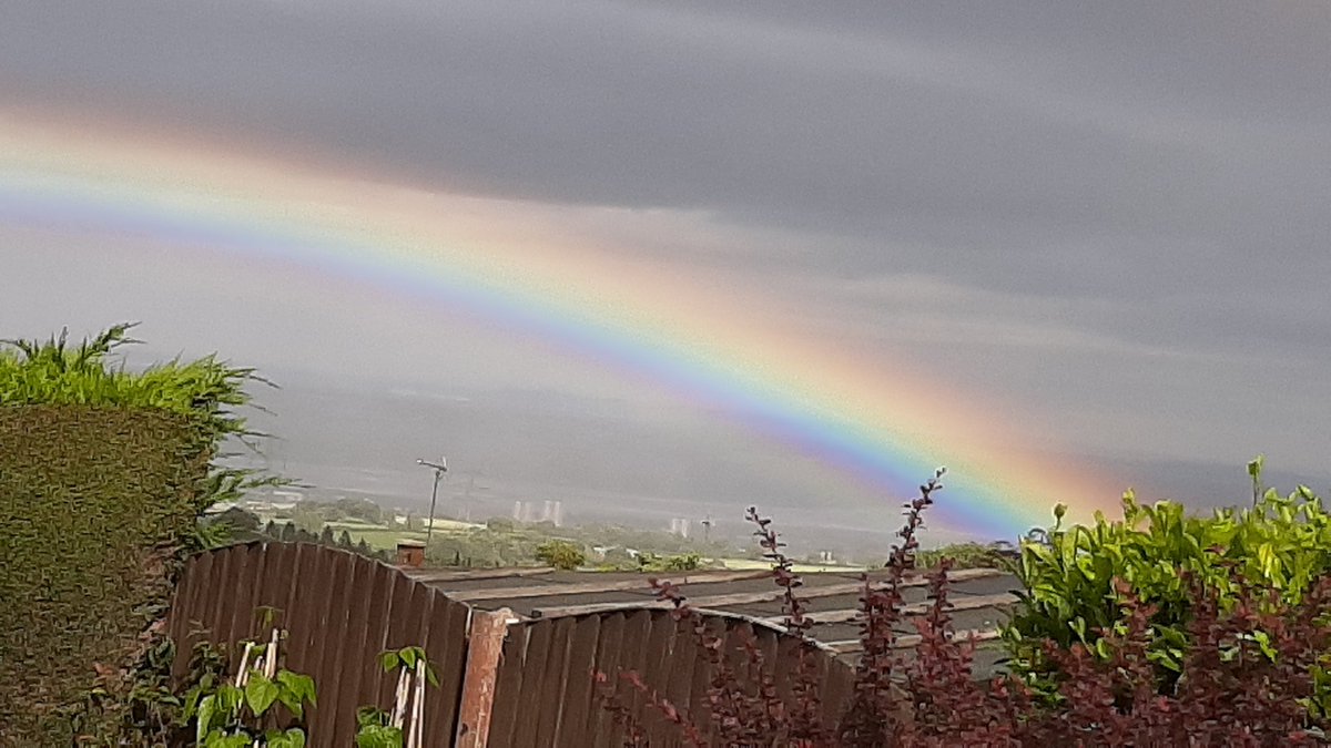 realAndyW1's tweet photo. Rainbow over Flint from #PentreHalkyn @Ruth_ITV @kelseyredmore https://t.co/mcnhk5fZrn