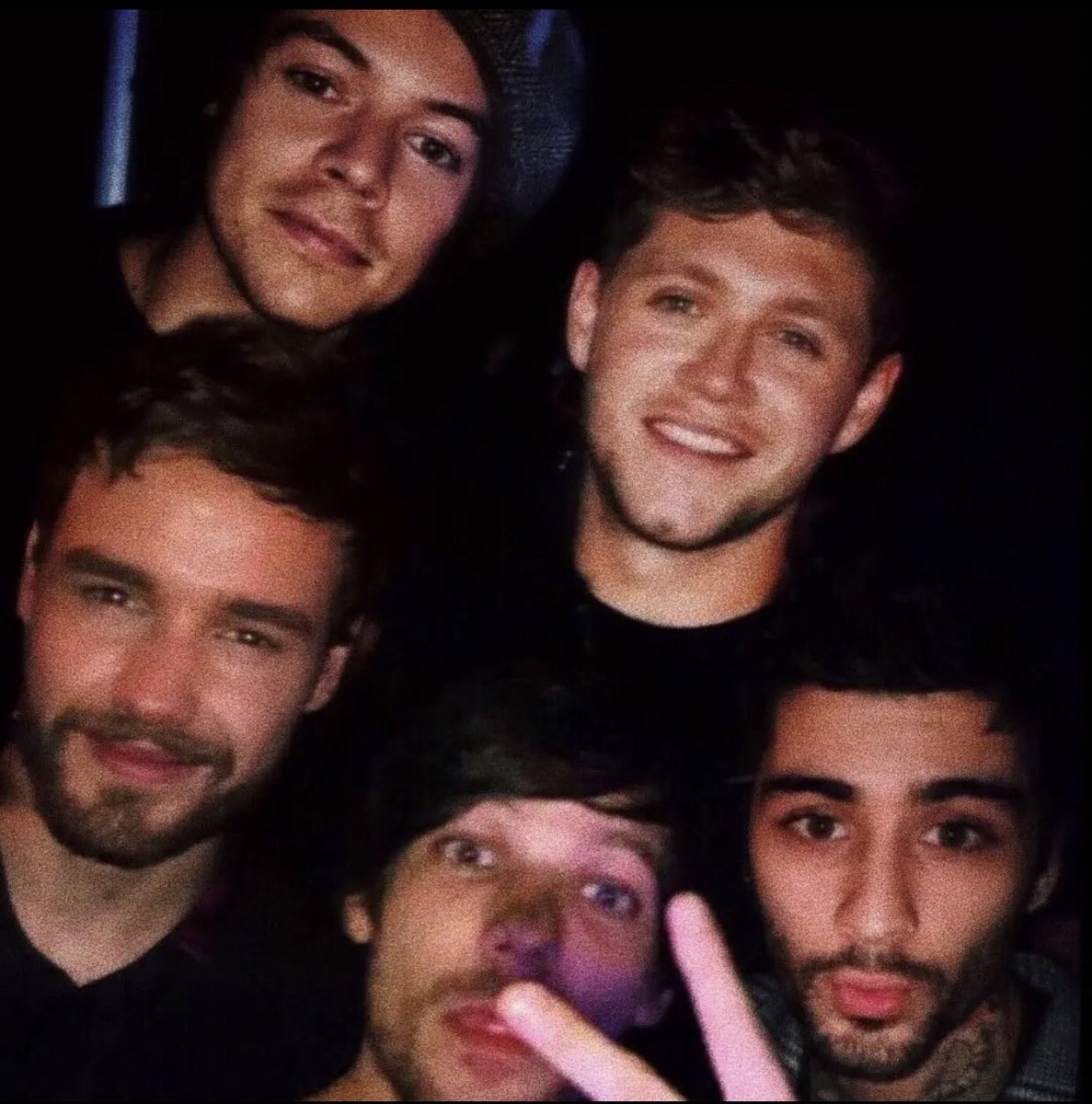 Grace40096157's tweet photo. The question is will this be happing for real tmrw?? @NiallOfficial @onedirection @Harry_Styles @zaynmalik @LiamPayne @Louis_Tomlinson https://t.co/kDawZAkOGf