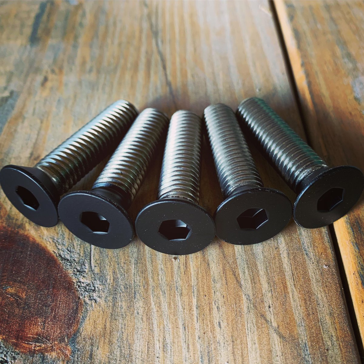 Arcpowdercoat's tweet photo. #arcpowdercoating #powdercoat #powdercoaters #powdercoatingservice #powdercoating #powdercoated #powdercoatnation #custompowdercoating #hardware #fasteners #bolt #bolts #powdercoatedbolts #allenhead #countersunk https://t.co/2H0EtnNeXE