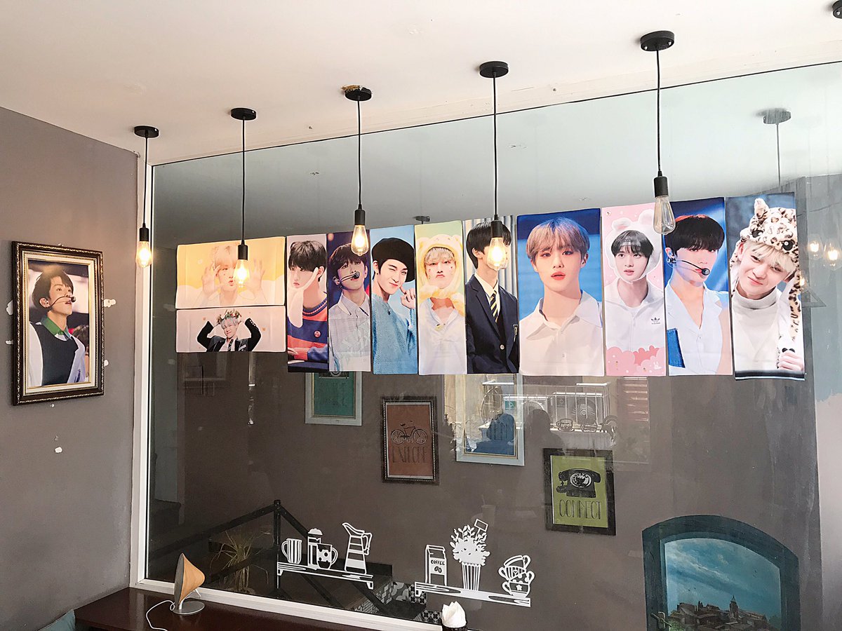 CIXVietnamUnion's tweet photo. ⭐️𝑺𝑯𝑶𝑲𝑨𝑲𝑲𝑶 | #𝑪𝑰𝑿 1-𝒀𝑬𝑨𝑹 𝑨𝑵𝑵𝑰𝑽𝑬𝑹𝑺𝑨𝑹𝒀  | CAFE EVENT  

#안녕_씨아이엑스_1주년
📍 HANOI
#HELLO_CIX_1YEAR
@CIX_twt @CIX_Official https://t.co/IVXjKxmUc4
