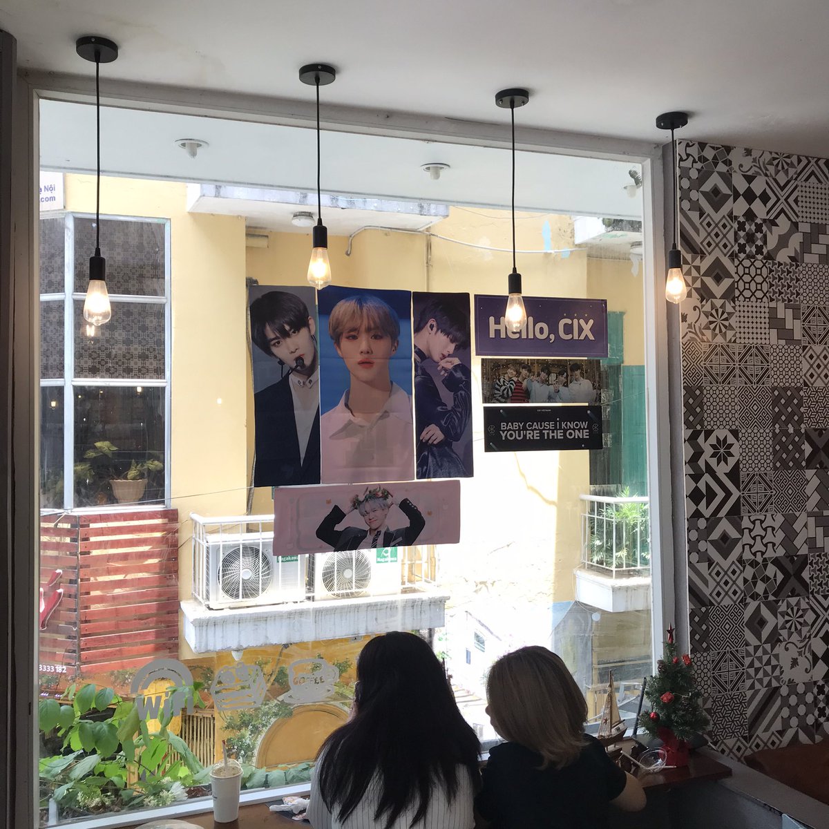 CIXVietnamUnion's tweet photo. ⭐️𝑺𝑯𝑶𝑲𝑨𝑲𝑲𝑶 | #𝑪𝑰𝑿 1-𝒀𝑬𝑨𝑹 𝑨𝑵𝑵𝑰𝑽𝑬𝑹𝑺𝑨𝑹𝒀  | CAFE EVENT  

#안녕_씨아이엑스_1주년
📍 HANOI
#HELLO_CIX_1YEAR
@CIX_twt @CIX_Official https://t.co/IVXjKxmUc4