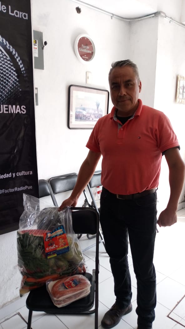 FactorRadioPue's tweet photo. La 77 #DESPENSACENTRALERA fue entregada a nuestro #FanDestacado SERGIOFLORESFLORES de la Col 16deSept FELICIDADES,#SeguimosCreciendo @antonioriveradl Presidente #APCA @polodelara @SarahiiMunoz @ElviraGaytanCo1 @ZaraFlores18 @Puebla1Noticias https://t.co/ShXJpaEeJp