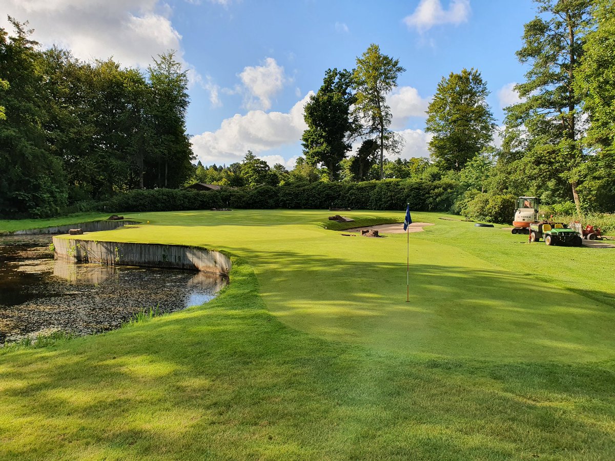 AndriPepke's tweet photo. 5 guys, about 2000 meters of pipe and 112 RainBird valve in head sprinklers. Great job by the team installing all that in only 12 work days. https://t.co/rKbeQMk94O