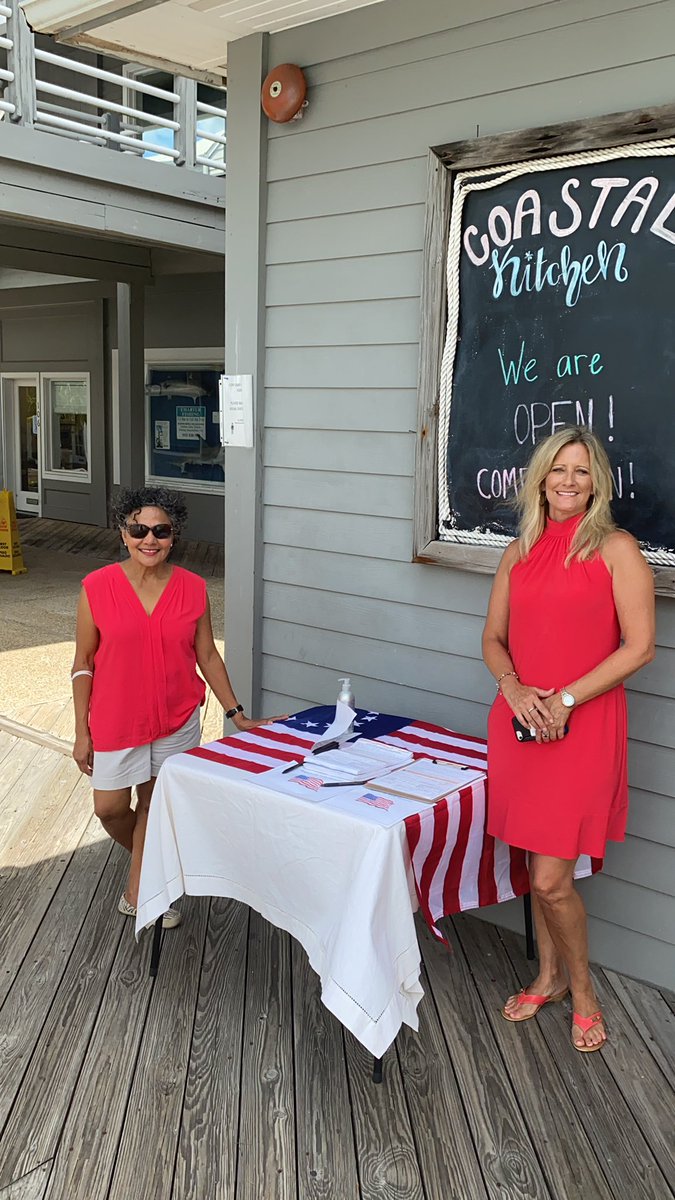akunda2020's tweet photo. Big thanks to Annabelle and Dana for running a voter registration @Coastalkitchen1 this morning! #GeorgiaGrit #LeadRight @TVLIsegeorgia https://t.co/kEXyokv6Vw