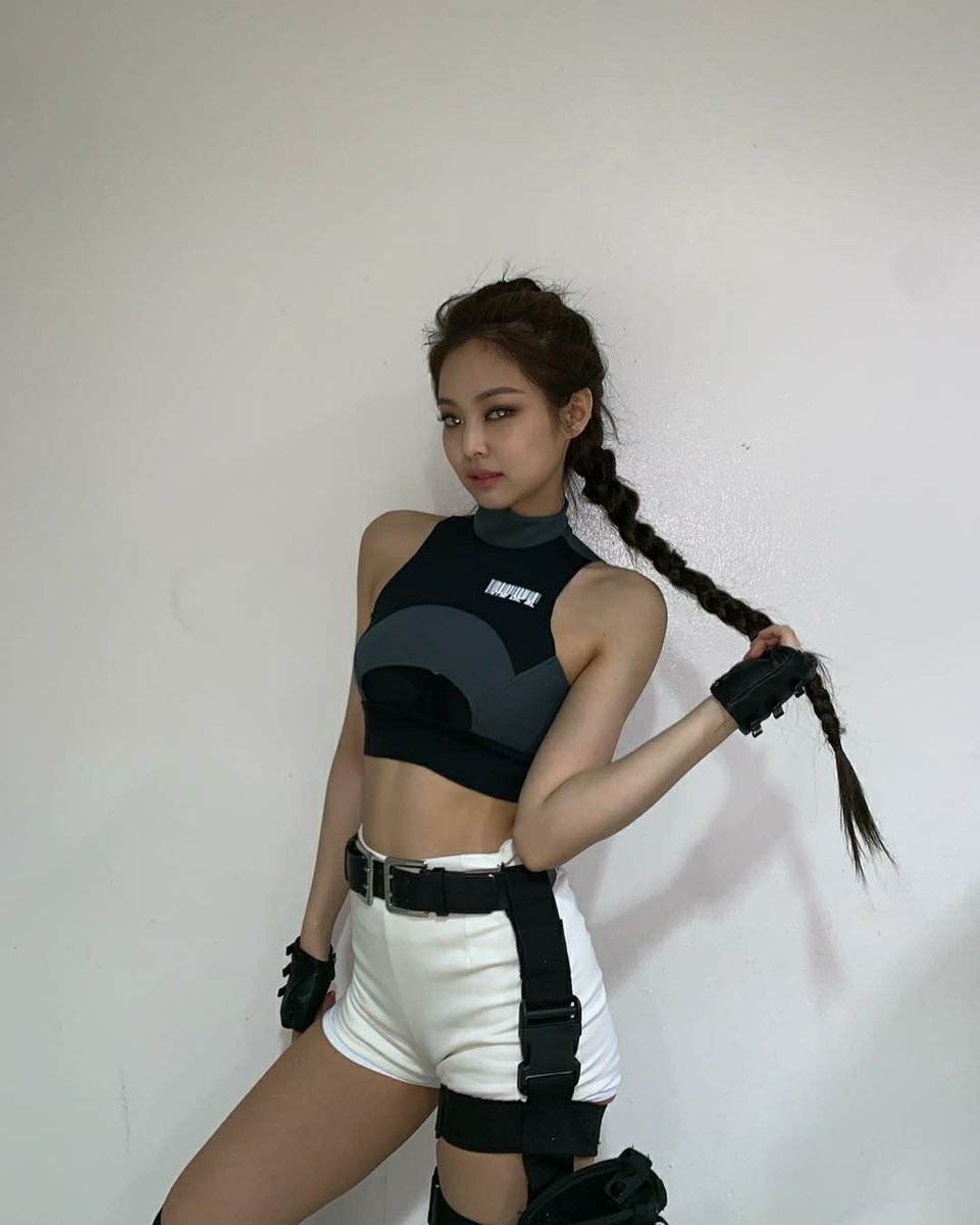 Blackpink outfits in”Kill this love” music videos are similar to Lara’s during the LAU era. Fans of the group started calling one of the members “Jennie Croft” for sporting a braid too.(Thanks to . @MoonlightCroft and . @mandsimss)