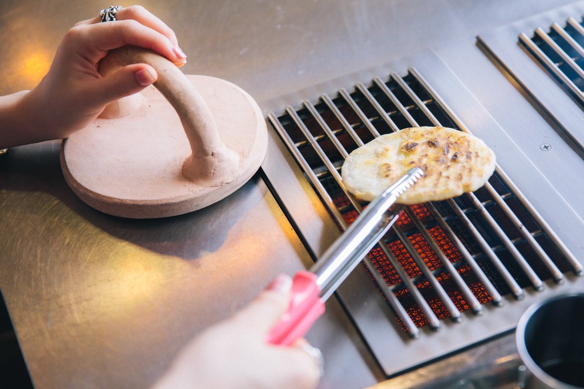 関口佳代 サイサイすぅちゃんと草加せんべい手焼き体験してきました 楽しかったし すぅちゃんがかわいすぎた そういえば埼玉生まれ育ちだけど草加いったのに初めてだ お店の方がめちゃくちゃステキで再訪したい T Co 6hceqcnkvi