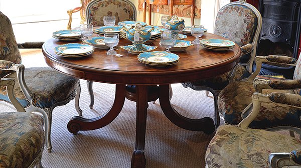 Dreweatts_1759's tweet image. On 30 July we have our auction of Property from The Ballyedmond Collection, #BelgraveSquare. Featured in the sale is a late George IV/Victorian solid satin birch circular centre #librarytable which once stood in #CoburgCottage at #OsbourneHouse.

Browse the catalogue online!