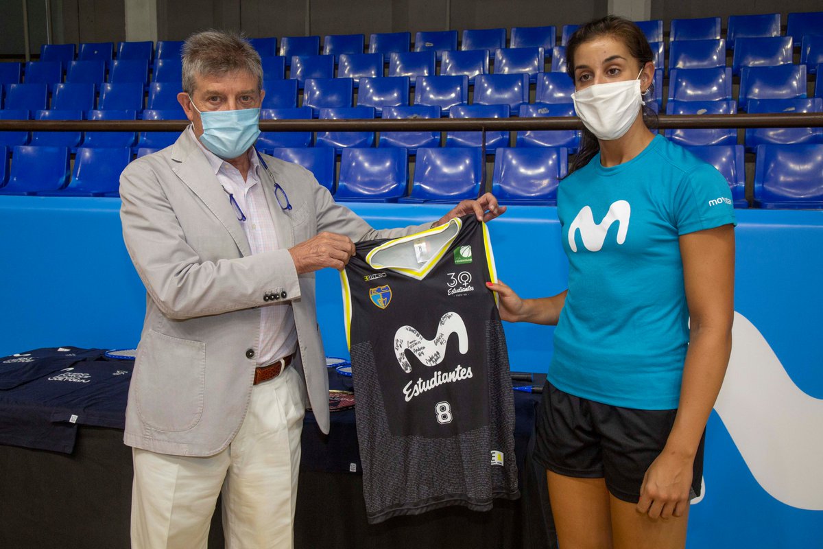 Hoy recibimos la visita de <a href="/CarolinaMarin/">Carolina Marín</a>, en el estreno de <a href="/MovistarAcademy/">Movistar Academy Magariños</a> Magariños. Un auténtico lujo para el entrenamiento+partido de @movistarlikes 

#MovistarAcademyMagariños #MovistarEstudiantes <a href="/movistar_es/">Movistar España</a> 

movistarestudiantes.com/movistar-acade…