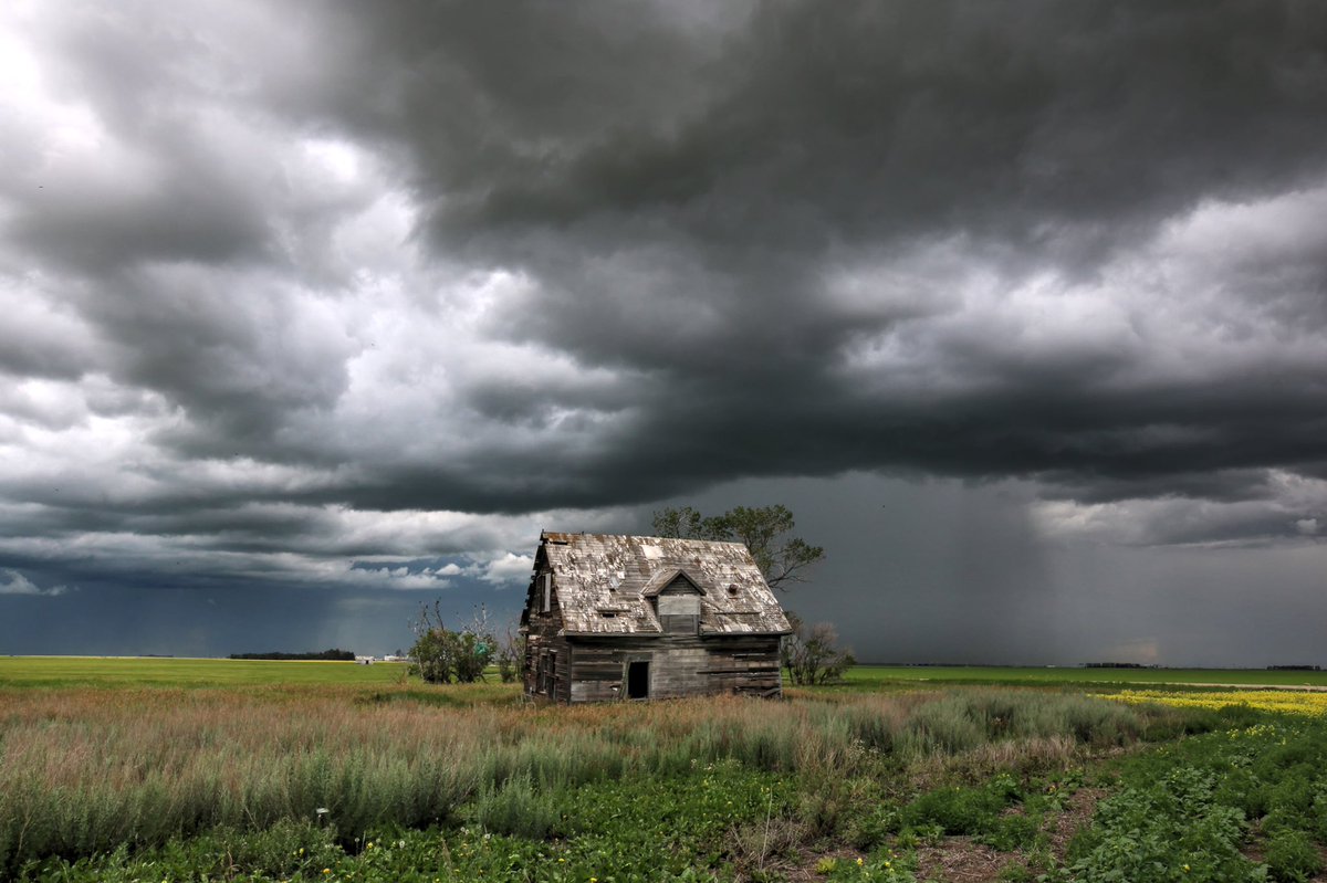 Skstormchaser's tweet photo. The cabin.  I love these dramatic prairie scenes.  #exploresask #saskatchewan #sask #skstorm #sharecangeo #cangeo #natgeoyourshot #prairielife #abandonded #abandonedplaces #abandonedsaskatchewan #meanwhileinsask #meanwhileinsaskatchewan https://t.co/jPzAuGFMbG