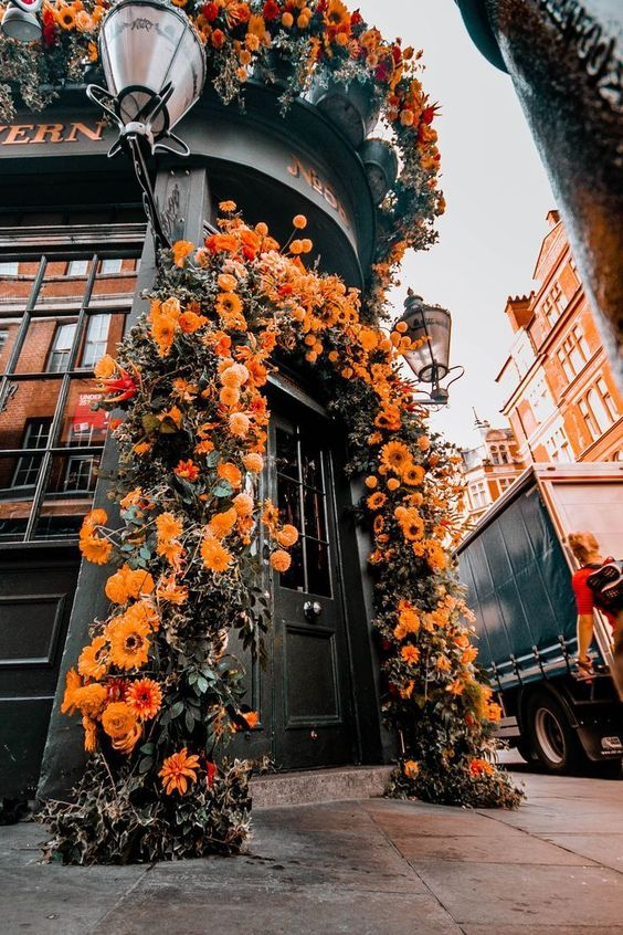 Travelpixzz's tweet photo. Gorgeous flower💐decorations in London 🇬🇧

IG:https://t.co/3Q6Ob1f0hs
#Cityaesthetic #Beautifullondon #Travelaesthetics #Traveling  #TravelTheWorld 🌏 #Travellife #travelblogger https://t.co/prOmTWrPPN