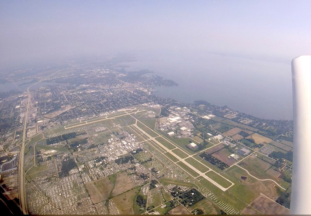 flyingdoctor17's tweet photo. Exactly one year ago today, @Crispyrat and I at 8,000' overhead OSH, being vectored for RWY 03 at KATW. Later meetups with @Opposing_Bases and @apgcrew - great memories! #OSH20 https://t.co/2YCOeMu0HV