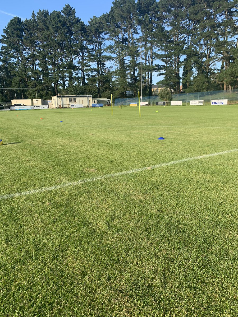 M_Blackwell82's tweet photo. Nice little blow out with @PlymouthPFC tonight. Great group of lads. Felt good to be back on the pitch at Bolitho. @Cuzi80 & @GodfreeMatt as professional as it gets. Top coaches and top blokes. #icebath #soreinthemorning β½οΈ https://t.co/dsb1EXwUhf