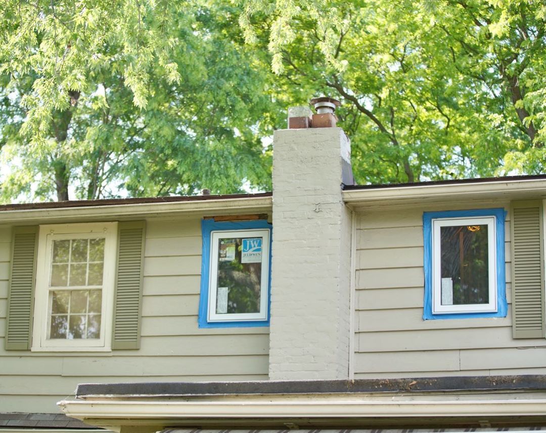 JELDWENcanada's tweet photo. These JELD-WEN windows are an excellent choice to bask in natural light from the glow of the full moon or sunlight—bathroom renovation by Riverside and Scout. #WindowShareWednesday #JELDWEN #JELDWENCanada #Renovation https://t.co/RajRprzbKp