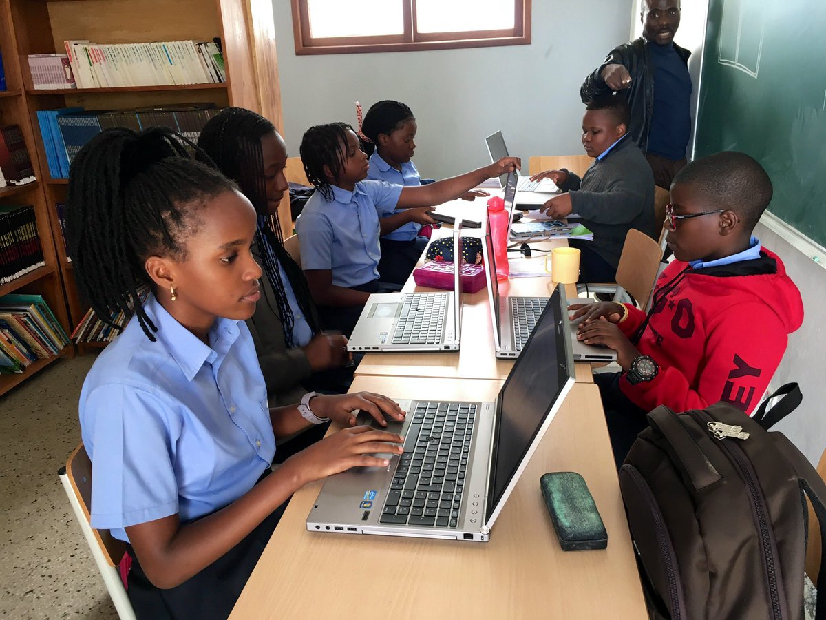 ChristinaMalkia's tweet photo. Quelqu’un m’a dit qu’à #GOMA on ne peut pas avoir des bonnes écoles?! Looooool! Il se trompe sur toute la ligne! Je vous présente aussi le « Kivu International School » qui est aussi à...#Goma ✌🏾😎 le compte Twitter de l’école @kisdrc ( Ils recrutent des enseignants 😜) https://t.co/47M2TDJn6R